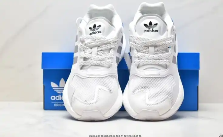 hype Adidas Sneakers