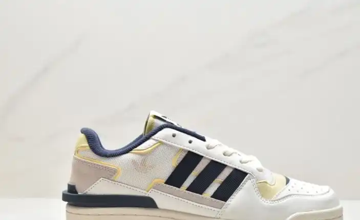 hype Adidas Sneakers