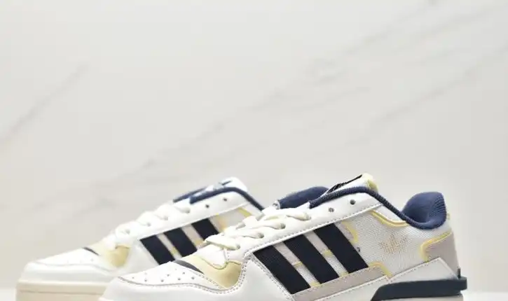 hype Adidas Sneakers