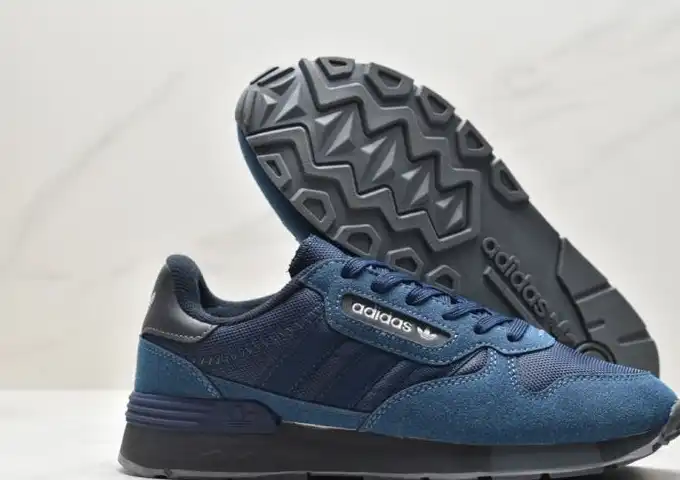 hype Adidas Sneakers