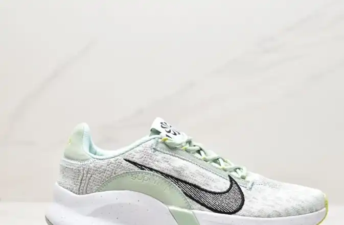 hype Nike Sneakers