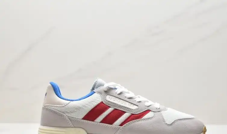 hype Adidas Sneakers