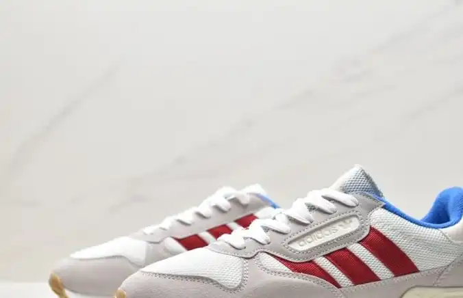 hype Adidas Sneakers