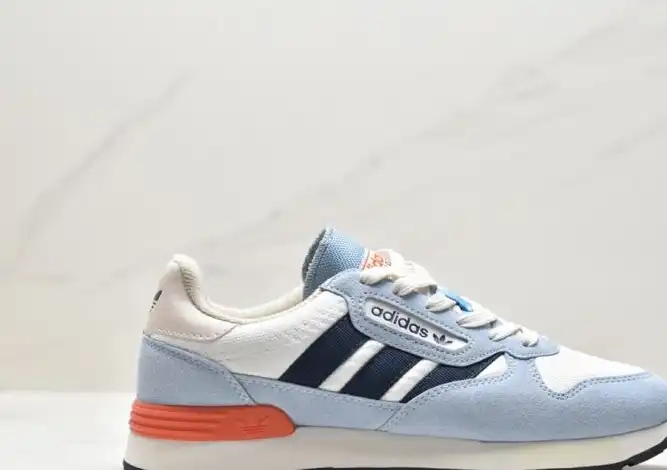 hype Adidas Sneakers