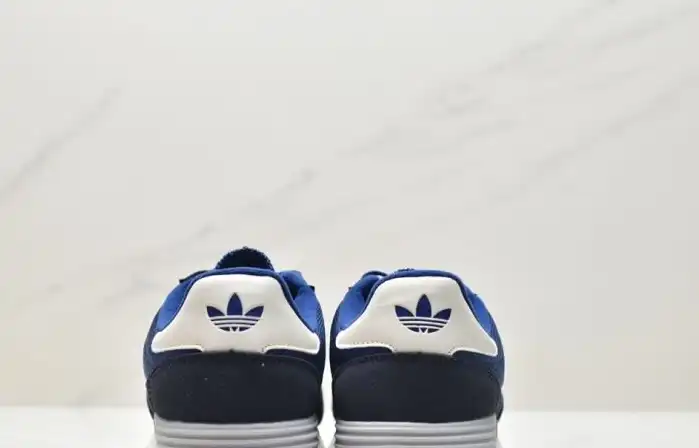 hype Adidas Sneakers