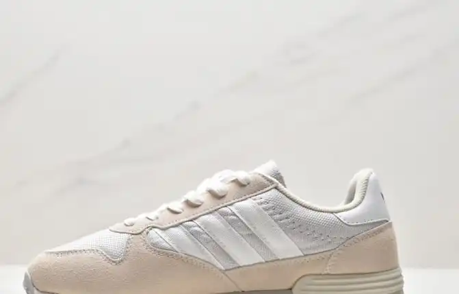 hype Adidas Sneakers