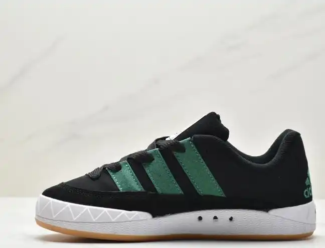 hype Adidas Sneakers