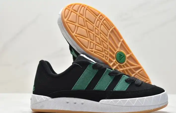 hype Adidas Sneakers