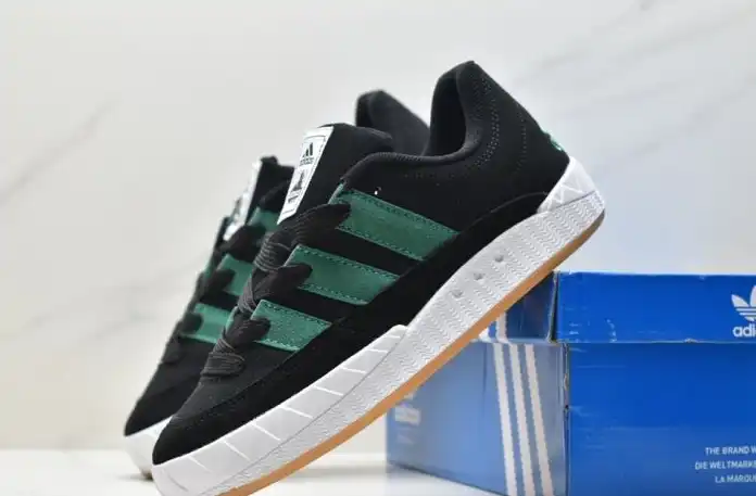 hype Adidas Sneakers