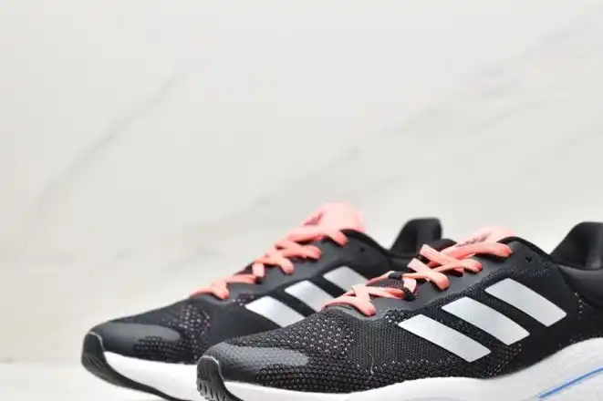 hype Adidas Sneakers