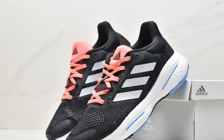 hype Adidas Sneakers