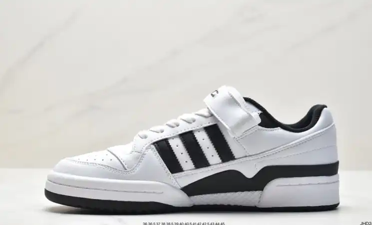 hype Adidas Sneakers