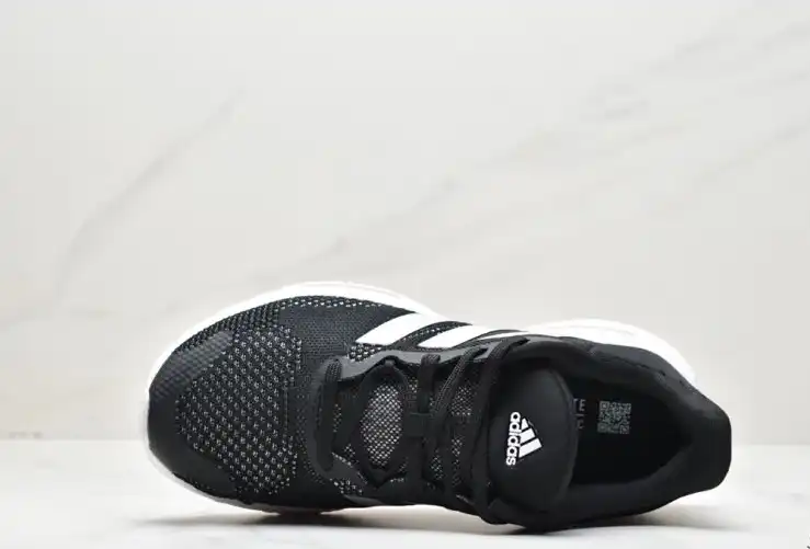 hype Adidas Sneakers