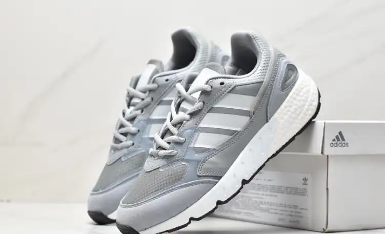 hype Adidas Sneakers