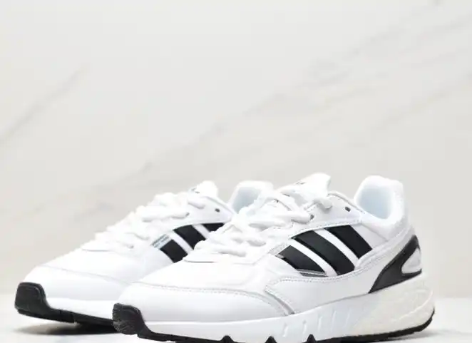 hype Adidas Sneakers