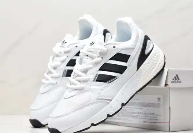 hype Adidas Sneakers