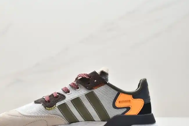 hype Adidas Sneakers