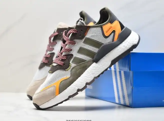 hype Adidas Sneakers