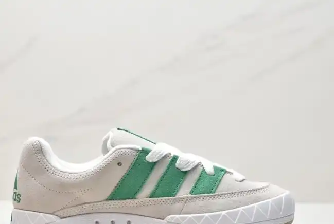 hype Adidas Sneakers