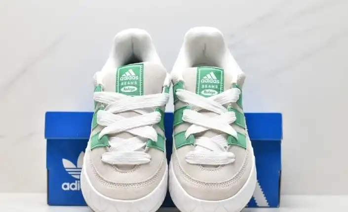 hype Adidas Sneakers