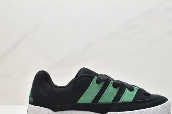 hype Adidas Sneakers