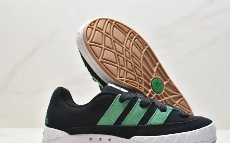 hype Adidas Sneakers