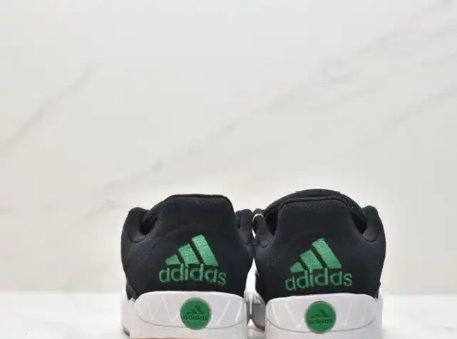 hype Adidas Sneakers