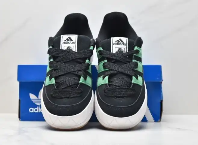 hype Adidas Sneakers