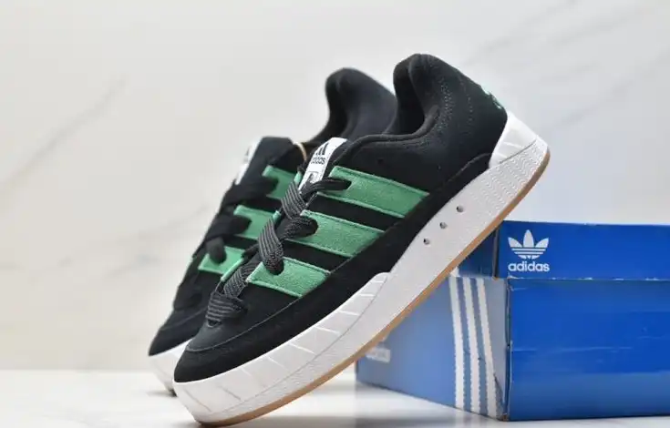 hype Adidas Sneakers