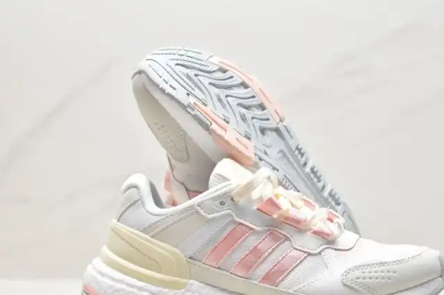 hype Adidas Sneakers