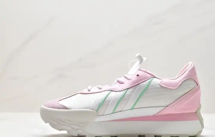 hype Adidas Sneakers