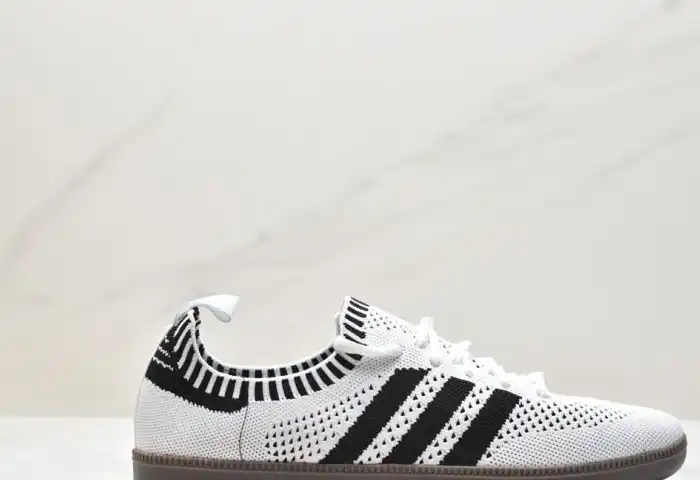 hype Adidas Sneakers