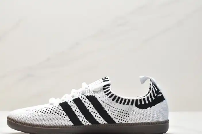 hype Adidas Sneakers