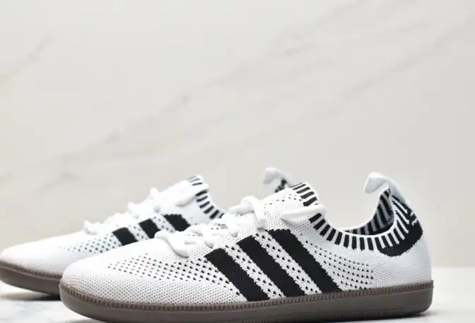 hype Adidas Sneakers