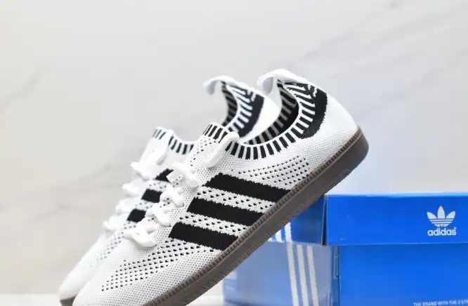 hype Adidas Sneakers