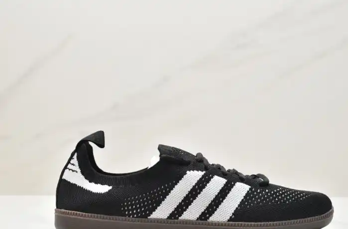 hype Adidas Sneakers