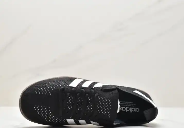 hype Adidas Sneakers