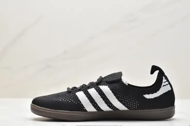 hype Adidas Sneakers