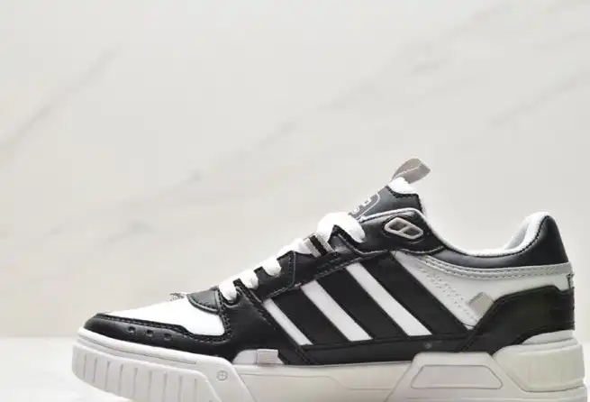 hype Adidas Sneakers