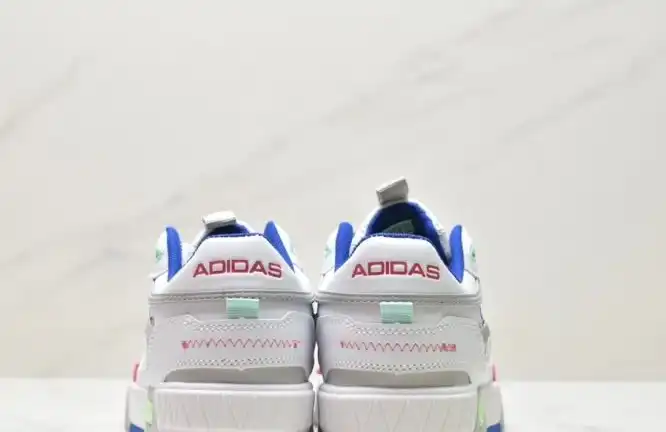 hype Adidas Sneakers