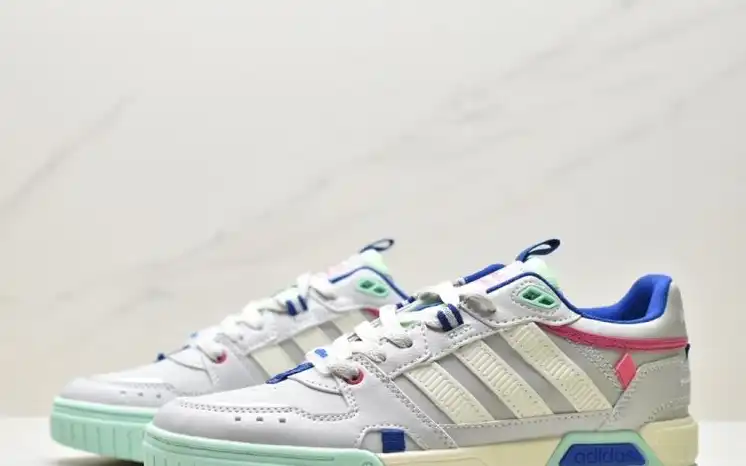 hype Adidas Sneakers