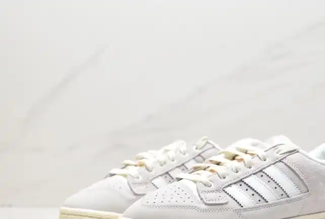 hype Adidas Sneakers