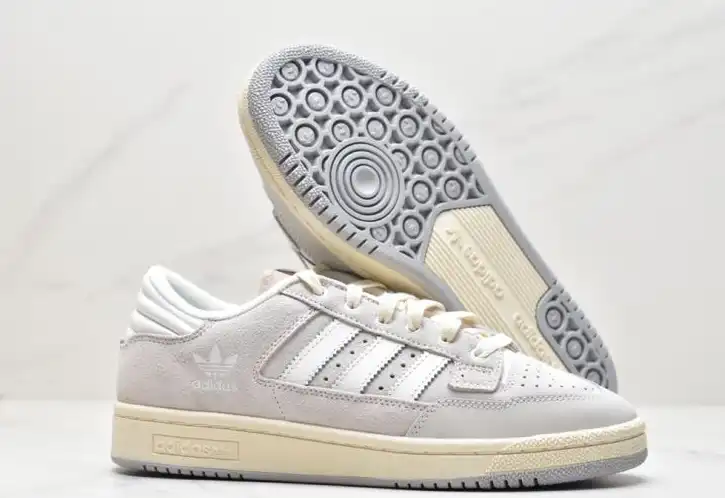 hype Adidas Sneakers