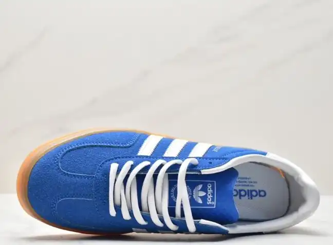 hype Adidas Sneakers