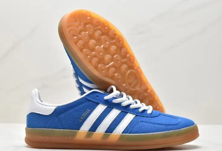 hype Adidas Sneakers