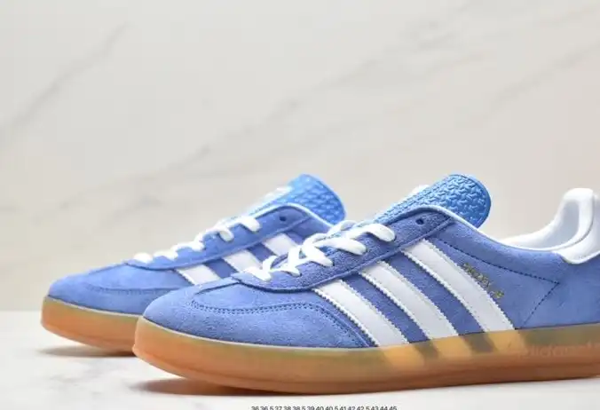 hype Adidas Sneakers