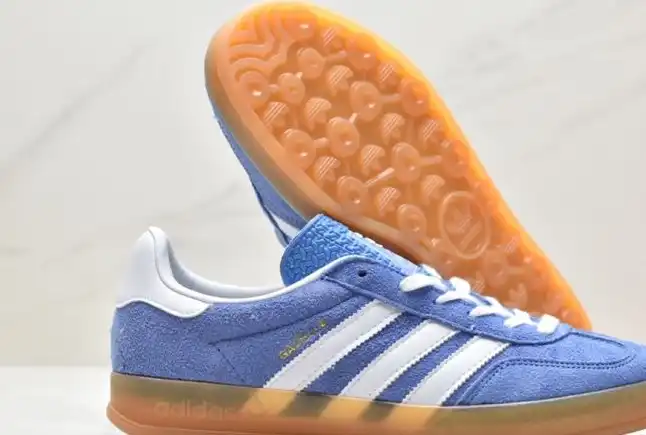 hype Adidas Sneakers