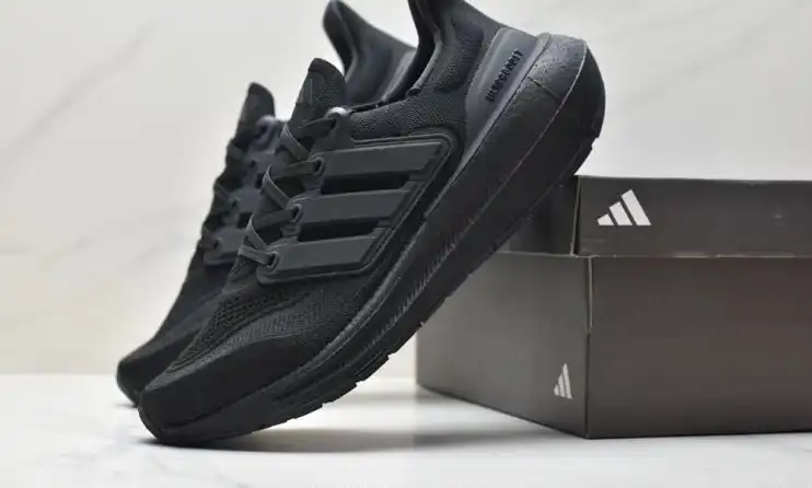 hype Adidas Sneakers