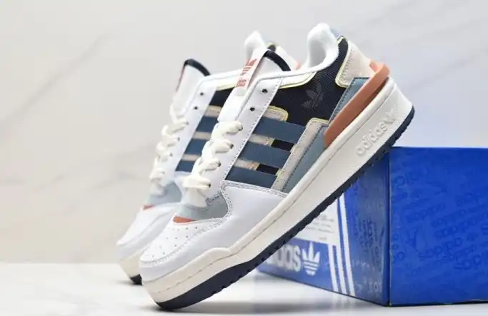 hype Adidas Sneakers