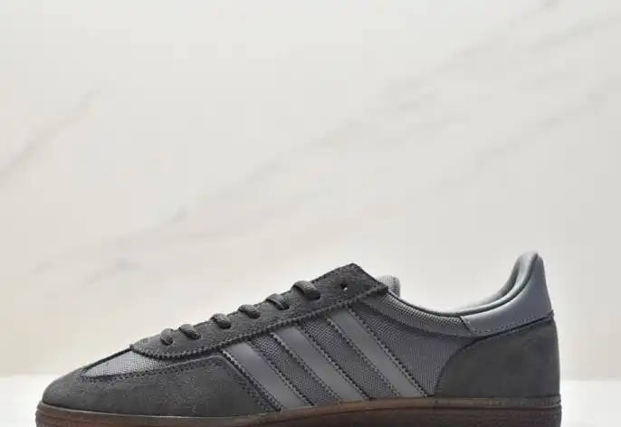 hype Adidas Sneakers